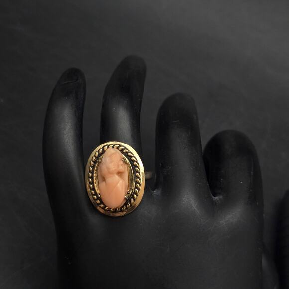 Vintage Peach Carved Cameo Ring Gold Tone Size 6.5 Adjustable - Picture 10 of 11